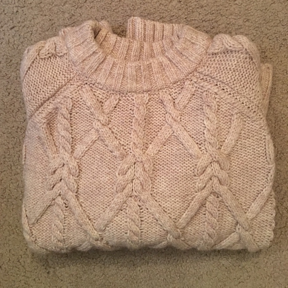 NWOT H&M cable knit sweater